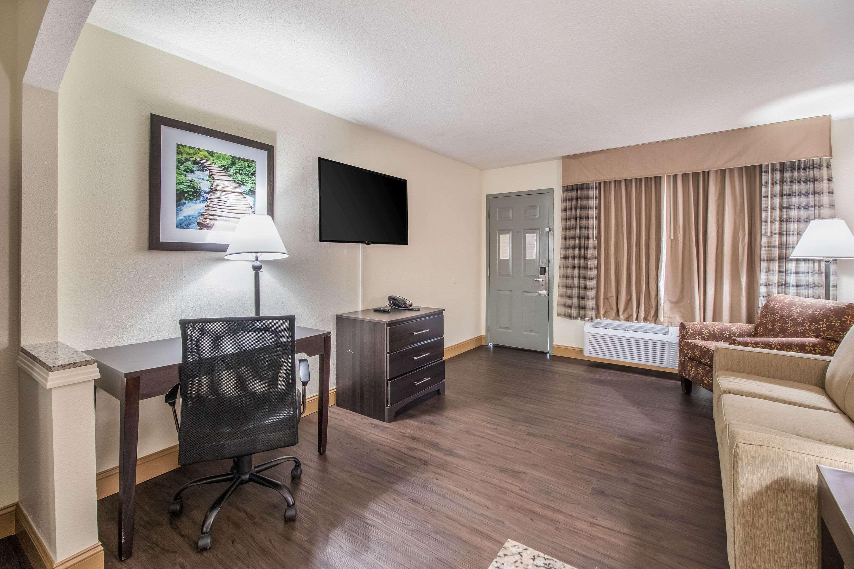 Quality Inn & Suites Corinth West Esterno foto