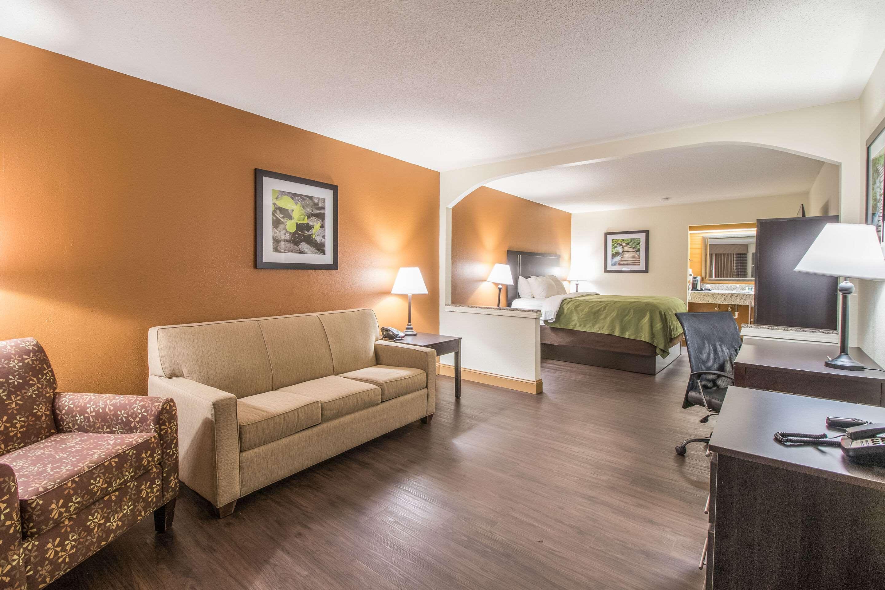 Quality Inn & Suites Corinth West Esterno foto