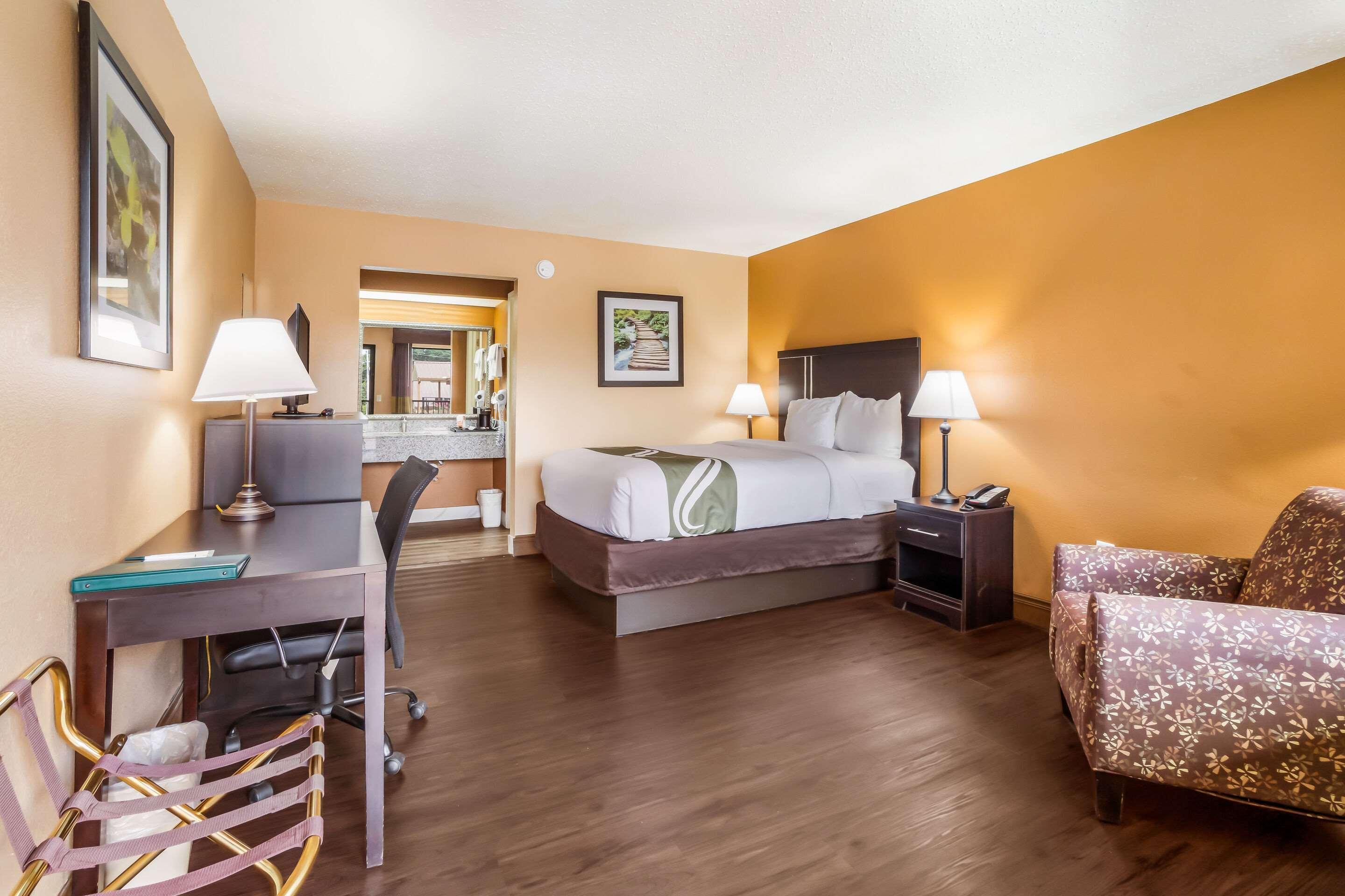 Quality Inn & Suites Corinth West Esterno foto