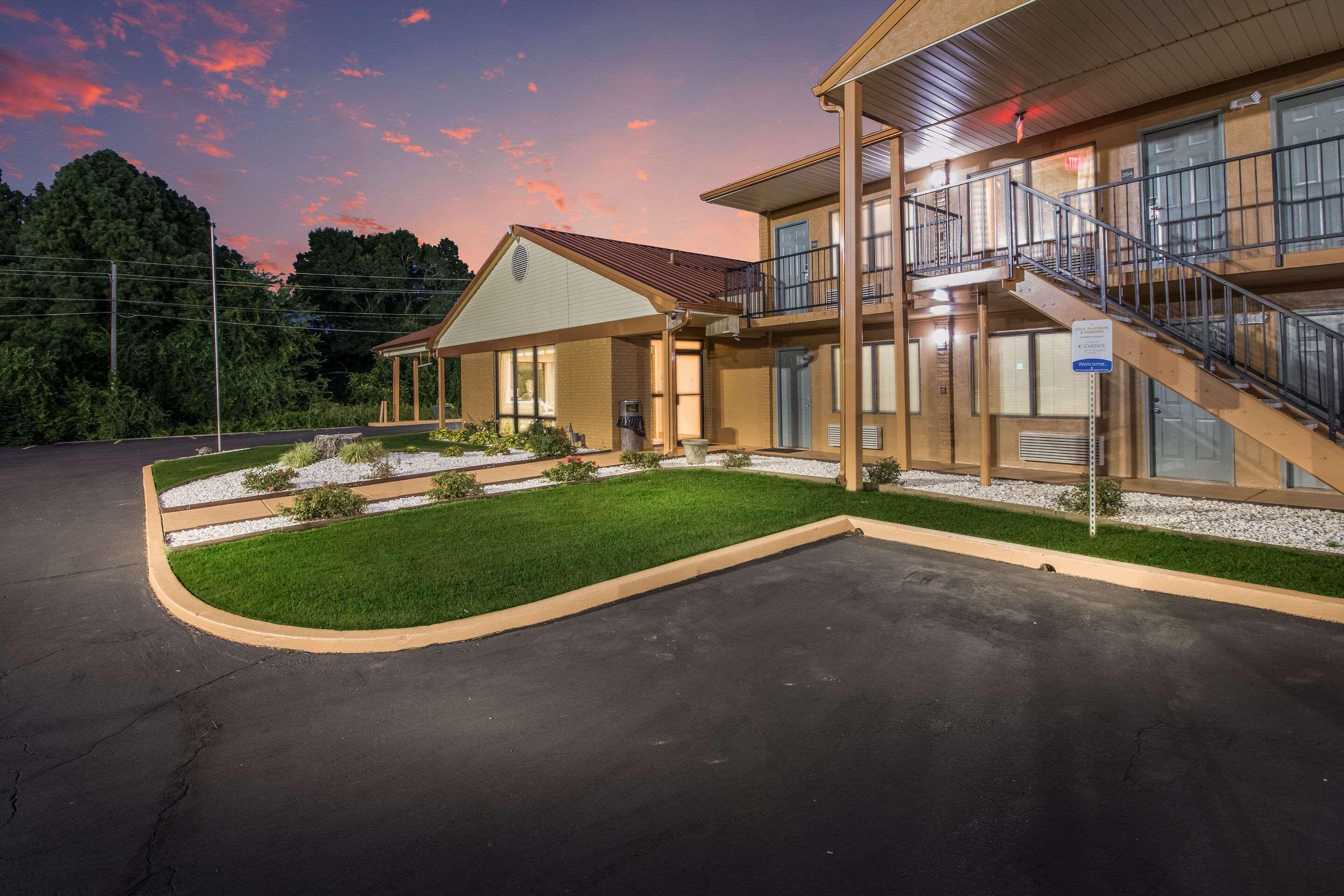 Quality Inn & Suites Corinth West Esterno foto