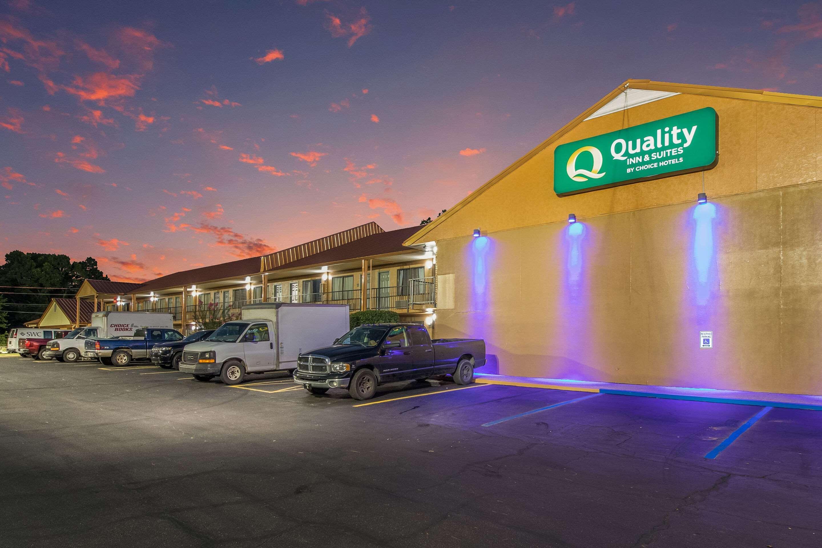 Quality Inn & Suites Corinth West Esterno foto