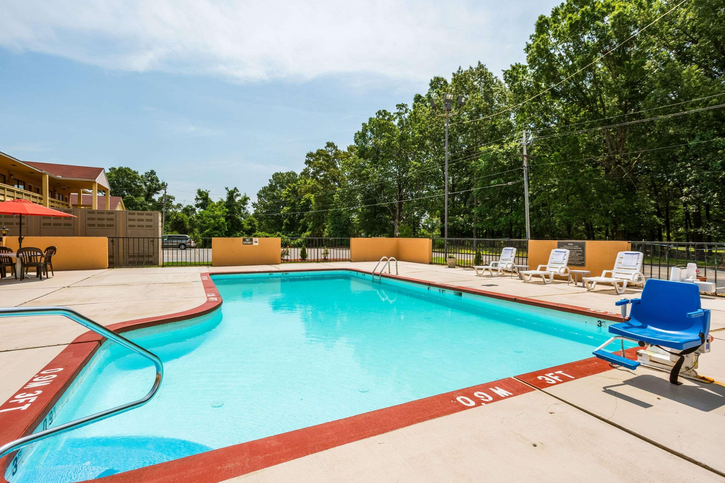 Quality Inn & Suites Corinth West Esterno foto