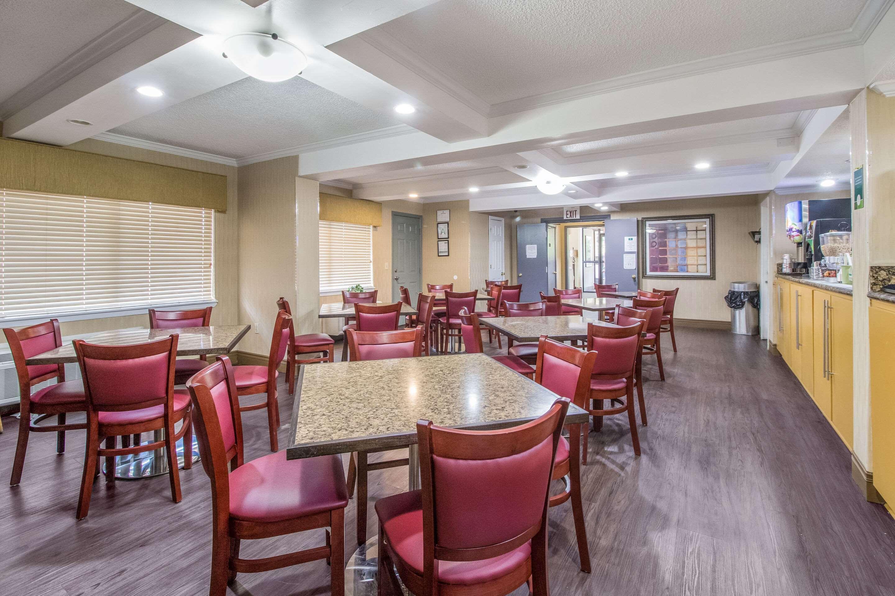 Quality Inn & Suites Corinth West Esterno foto