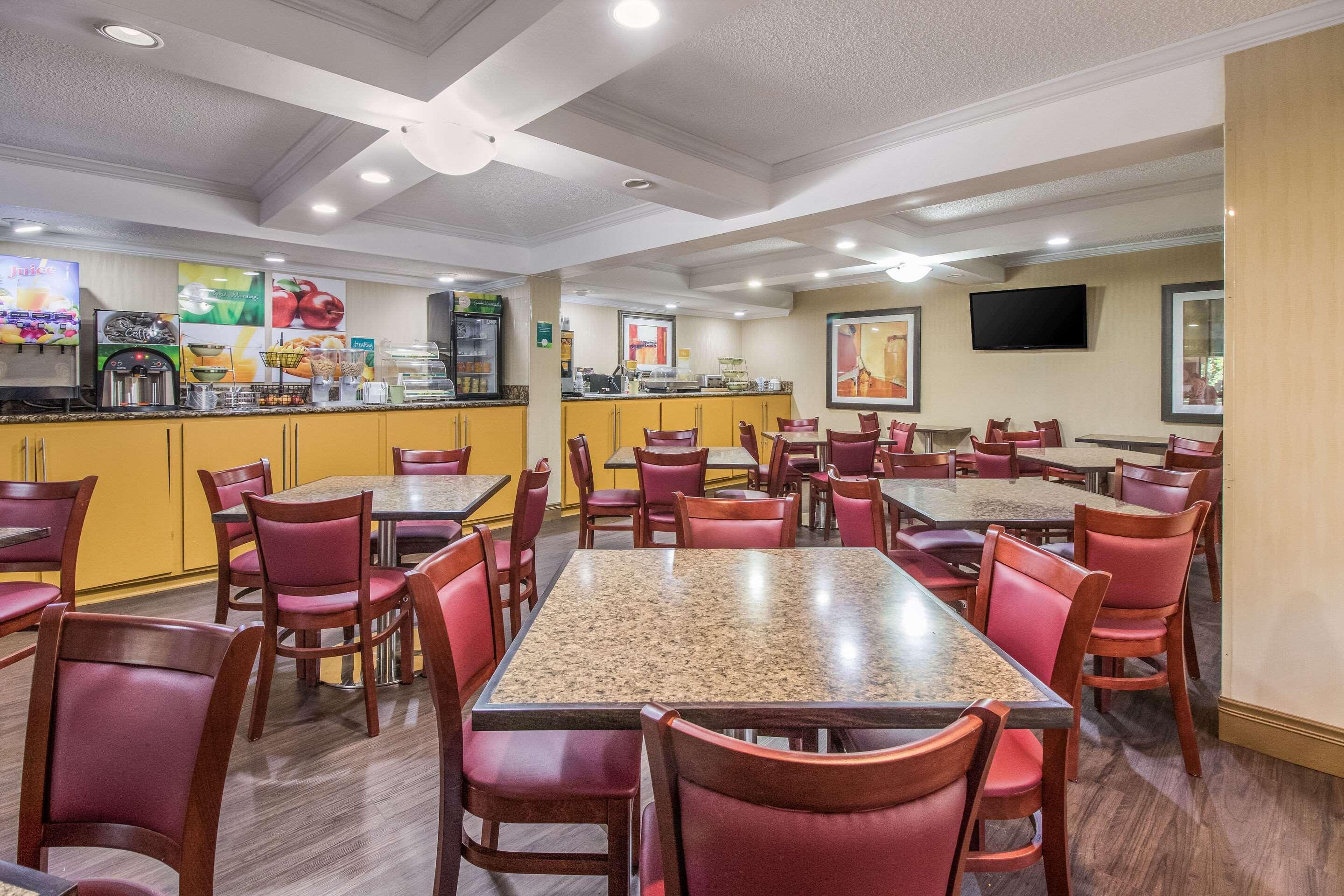 Quality Inn & Suites Corinth West Esterno foto